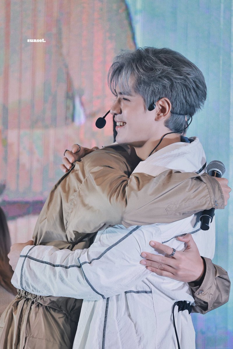 fc_wangyibo's tweet photo. ทำไมถึงคิดว่ามันเป็นแค่การเซอร์วิสบ้านคู่..ทำไมไม่คิดว่านี่คือความรัก แบบพี่ แบบน้อง แบบเพื่อน ต่อให้เป็นแบบอื่นแล้ว มันไม่ใช่ความรักเหรอครับ..
ดูไม่ออกจริงๆเหรอ..
ความรักก็คือความรัก🫶
@RachataJam
@film_tnp20 
#FilmForFan 
#Filmthanapat 
#filmfirstfanmeeting https://t.co/woBpMgxJQH