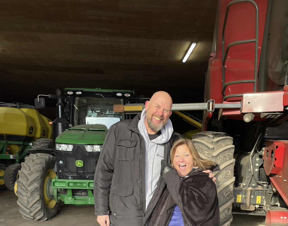 Lisa Thompson tweet media