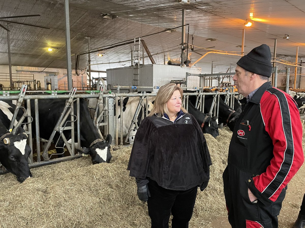 Lisa Thompson tweet media