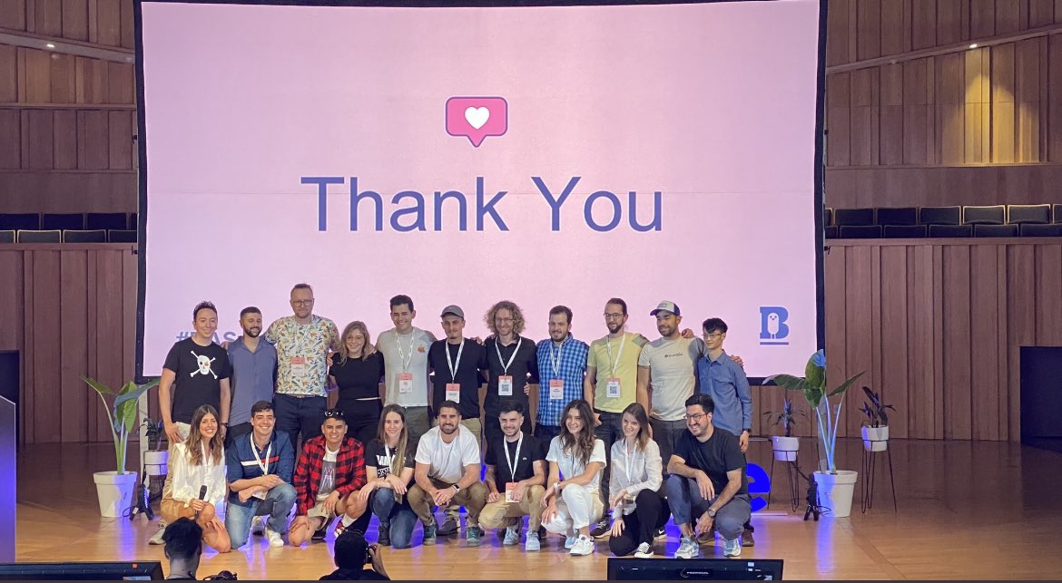 phynet's tweet photo. So, itโs done! I did my first talk in a conference. Loved the experience, and I hope ppl found it interesting enough. The audience was amazing. Theyโre so warm and welcoming and made a couple of friends! @baswiftable #swiftable https://t.co/vwz4y55you