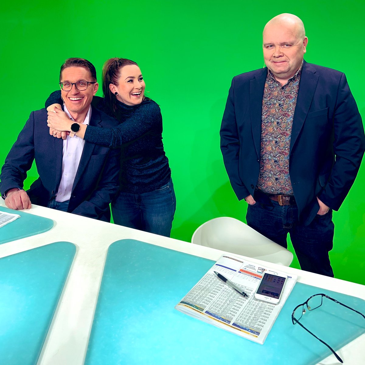 StoryteamFi's tweet photo. Raviherkkua tarjolla koko illan! #superlauantai-studio #TotoTV:llä 14-20.15. @nellykorpikoski juontaa, @ala_tommi, #mapi ja @T_Kela asiantuntijoina. @VermoAreena @RoiRavit #ravit https://t.co/eLW3Vo5SPE