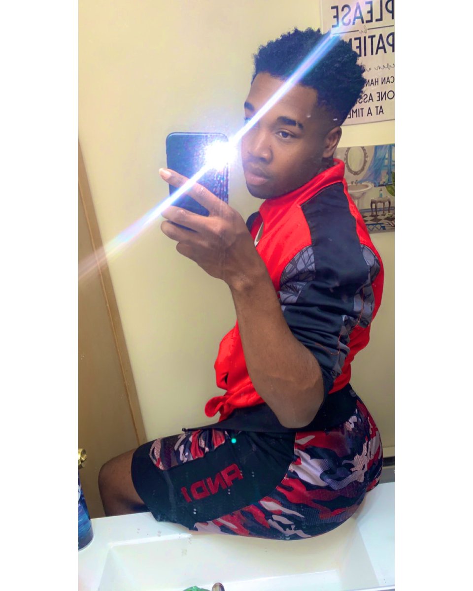 realstunnnaboy's tweet photo. gm yall😋 #BigOleBooty https://t.co/YFVnBMEptf