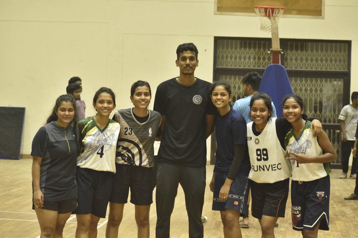 newhostelru's tweet photo. Glimpses of Women Inter-Hostel Basketball tournament organised by our New Hostel in collaboration with RNHEA,The Winner team was Parija Hostel and the Runners up team was Daya Hostel.Some pics of the tournament are mentioned belowπ
#Total_New
#Ravenshaw_University
#Silver_City https://t.co/HWsGTzWA7c