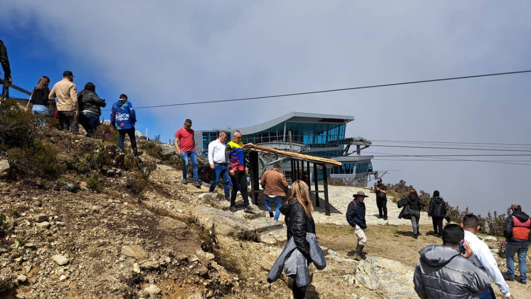 nos dimos la tarea de realizar una inspección de manera exhaustiva en el Parque Nacional Sierra Nevada; para determinar que no se ocasionó ecocidio en la zona y verificamos, así mismo, la necesidad de continuar la construcción de este nuevo y pequeño mirador de seguridad 2/4