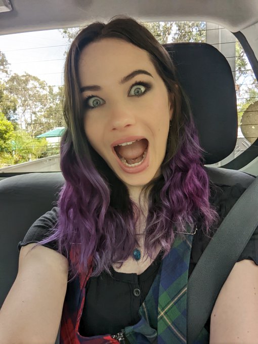 I did my makeup in the car... Can you tell? https://t.co/PsftwkUCZ7