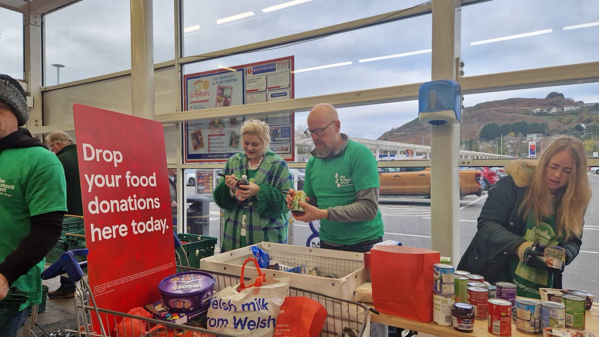 AlexDaviesJones's tweet photo. Spent this morning volunteering with the incredible @TrussellTrust Taff Ely Foodbank at @tesco2799 @Tesco #TalbotGreen
It was heartwarming but in no way surprising to see our community being so generous in their donations β₯οΈ #Pontypridd #TaffEly https://t.co/W63jzCpeZd