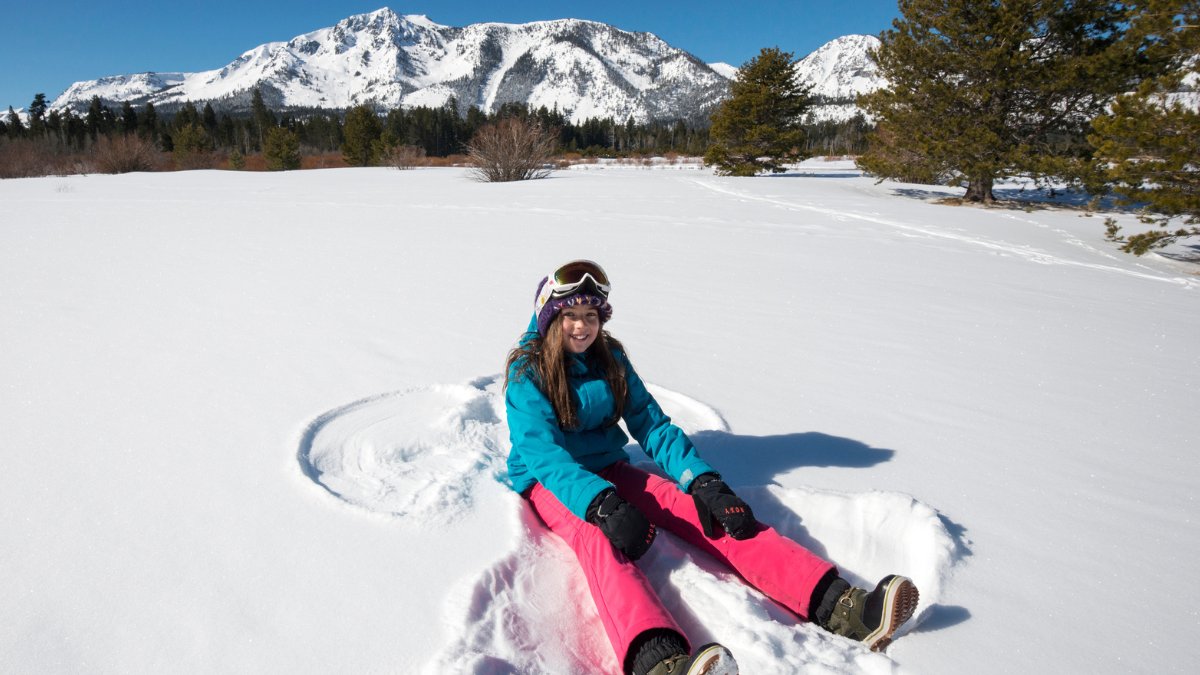 Visit_LakeTahoe's tweet photo. ❄️🏂 Whether you are skiing, walking with a buddy, or just finding a pretty view somewhere, treat yourself and enjoy our brilliant surroundings this weekend :) 🏔️🎿☃️
#visitlaketahoe #southlaketahoe #Winterweekend #deepcember https://t.co/yfC2g2PY8v