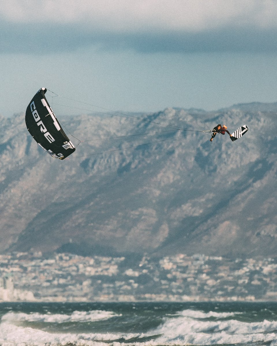 corewatersport's tweet photo. Loops and adrenaline ๐ฅ
#GOKITING
๐ @josh_emanuel_
๐ @stevenakkersdijk | ๐ท @thomasburblies
๐ South Africa.
#corekites #gts6 #feeltherush #kiteloop #megaloop #southafrica #kiteboarding #kiteboarder #bigair #kitesurfing #freestyle #choice4 #limitless https://t.co/w2QkrF90PJ