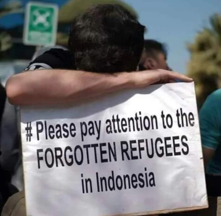 RHENHYAZHRHY's tweet photo. I'm not hazara,Afghan or refugee but I know and I could understand how it to feel hopeless, homeless, 
Worthless, loneliness, 
Know,how and why the are here and survive in this a long time here,
Far a away from family https://t.co/IIfWHM0gpC