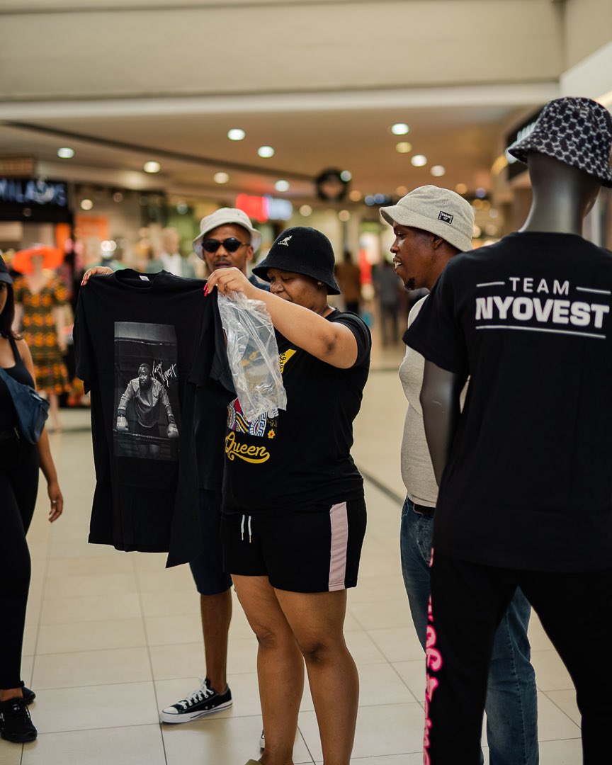 rootoffame's tweet photo. Last minute shopping? Run to the Mall quick as we are about to wrap up and head to #FillUpMmabathoStadium
#ROFatFillUp https://t.co/9ZxgIeRdX6