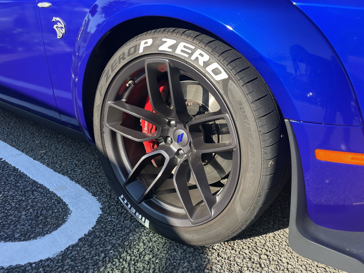 trofeo5_pirelli's tweet photo. 街で見つけたPZERO‼️
#ピレリ #ピレリモータースポーツ #trofeo5 #トロフェオ5 #wepirelli @pirellisport https://t.co/pPlmkF65as