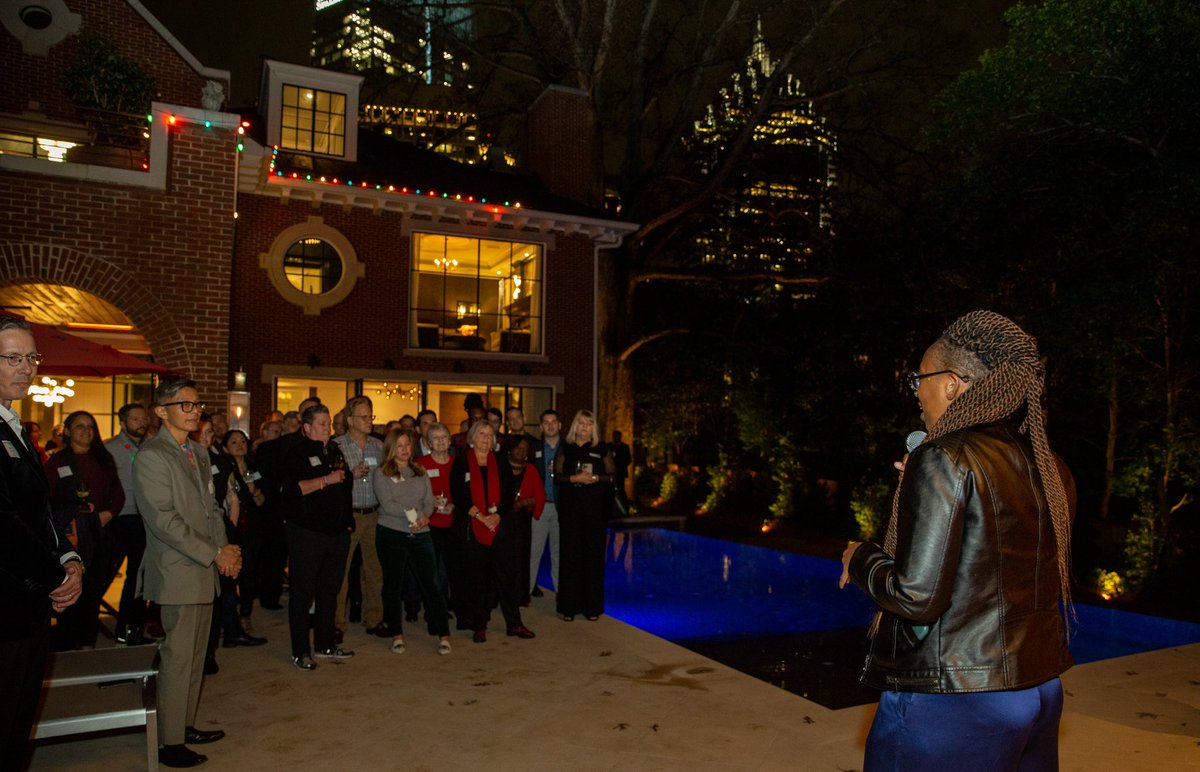 Kelley Robinson tweet media