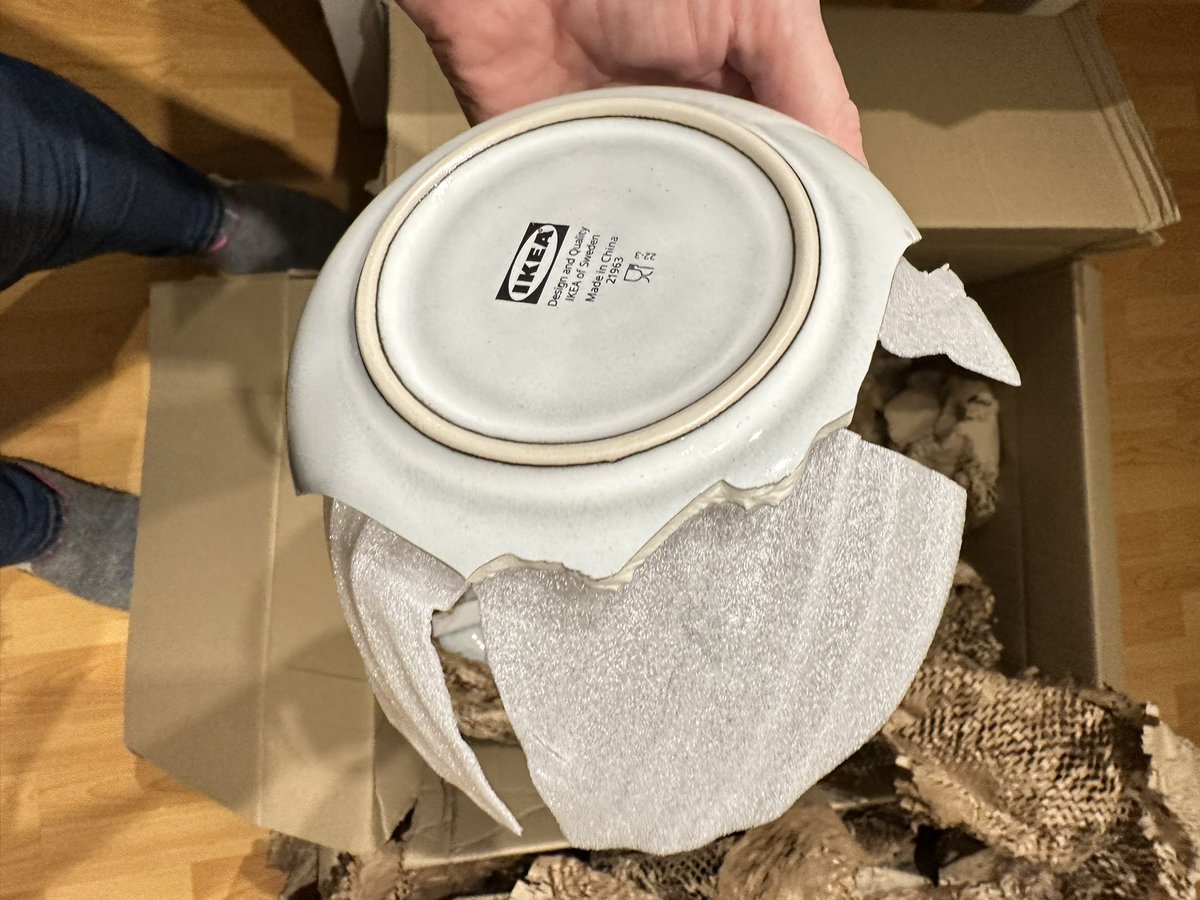 ella_makes's tweet photo. @IKEAUKSupport Multiple items in order damaged on delivery - parcel full of smashed  crockery. Raise a claim link not working on website. Unable to get through on phone. How can I arrange collection and refund? https://t.co/z0o0kqrmKT
