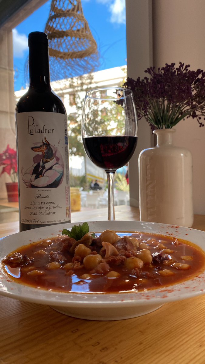 paladrar_'s tweet photo. Los días de frío se sobrellevan mejor con un exquisito plato de comida caliente y un vino Pa’Ladrar, así se lo montan nuestros “Pa’Ladrers” en @mimanuelataberna  de #ronda 

¿Y tú, cómo combates el frío?

#frio #vino #ronda https://t.co/BDpLkOsxzn