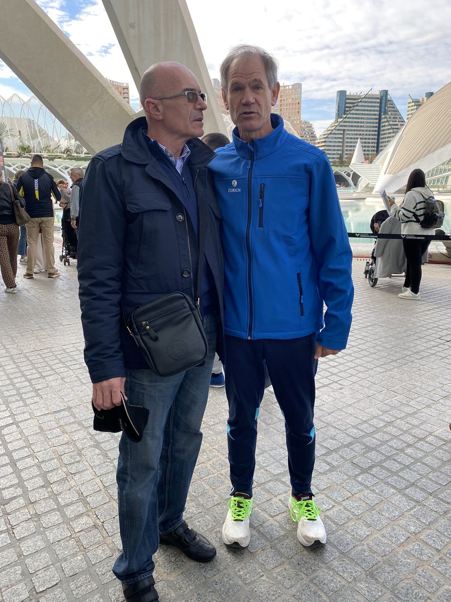 Mañana de fotos en el stand de Zurich de la <a href="/maratonvalencia/">Maratón Valencia</a> <a href="/ZurichSeguros/">Zurich Seguros España</a>