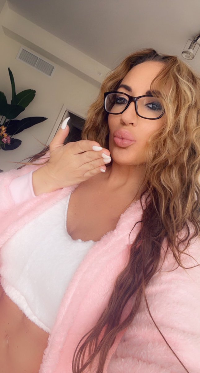 Richelleryan181's tweet photo. @Ninetoes626 @fairycreamgirl https://t.co/KCpVxzETQF