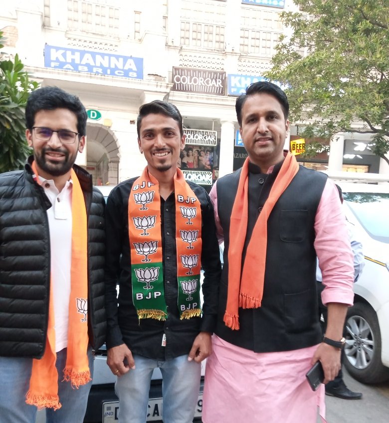 kailashbisht018's tweet photo. बड़े भाई भारतीय जनता युवा मोर्चा उत्तराखंड प्रदेश अध्यक्ष शंशाक रावत जी के सानिध्य में राष्ट्रीय महामंत्री युवा मोर्चा  #Rohit_Chahal ज़ी से दिल्ली  में मुलाक़ात...
युवा मोर्चा जिंदाबाद।
 @rohit_chahal 
@Shashankrawat29 https://t.co/Rqu5yNQ92Y