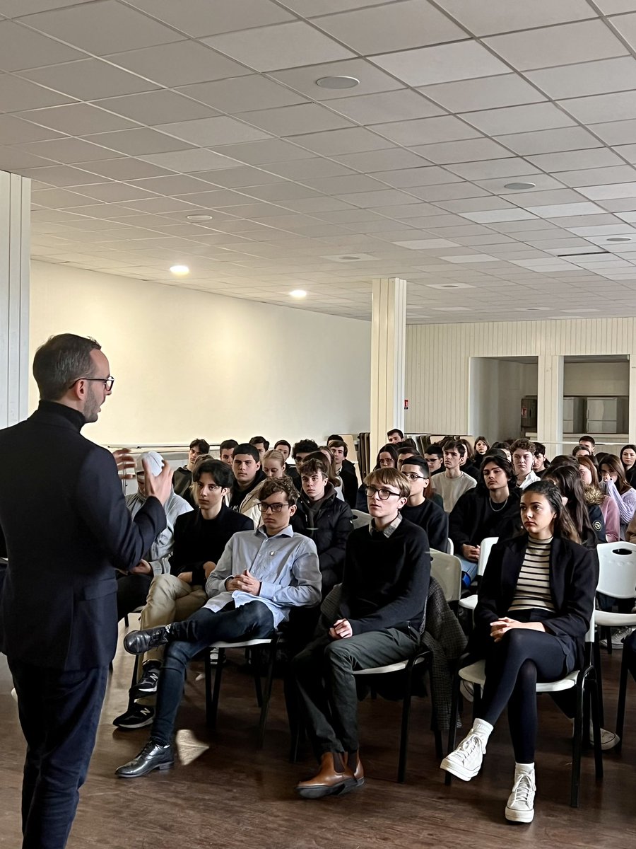 👉 Échanges passionnants avec les jeunes du Parlement <a href="/MaRegionSud/">Région Sud</a> de la #Jeunesse qui mettent toute leur énergie au service de notre territoire ! Pas de fatalisme lorsqu’on a la volonté d’agir 💪