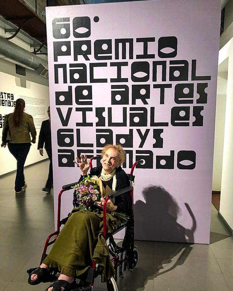 INAVCulturaMEC's tweet photo. Un breve resumen de ayer. Los premiados con Gladys Afamado, artista homenajeada del 60°Premio Nacional de Artes Visuales. https://t.co/Z4LiIOdKVp