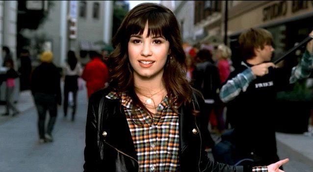 PopCulture2000s's tweet image. pov: you’re watching a disney channel commercial break