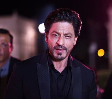 htcity's tweet photo. #ShahRukhKhan receives an #award to 'recognise his exceptional contribution to #filmindustry' at #RedSeaFilmFestival, says: 'Film is a unifier as it transits shared human experiences across cultures. You like a film because it stirs your emotions'

@iamsrk #SRK𓃵 #SRKians https://t.co/tmx0UFHzZm