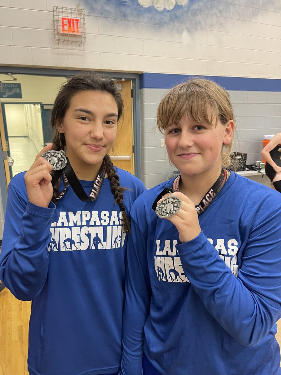 Congrats to our girls! 2nd overall! Taylor placed 1st. Jordan, Charlie and Joey place 2nd💯🥇🥈 #georgetownthrowdown <a href="/LampasasHS/">Lampasas HS</a>