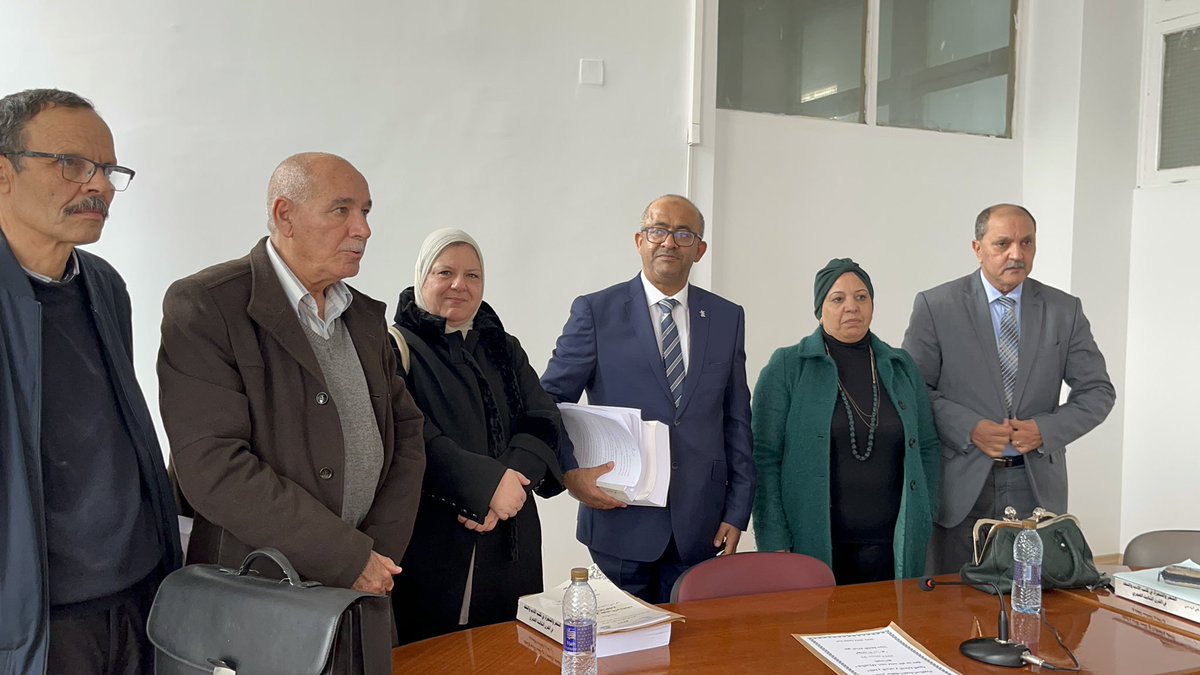 Ahmed_M_Obaid's tweet image. بفضل من الله ونعمة،حصلت هذا اليوم على رسالة الدكتوراة من جامعة تونس بعنوان&quot;الشعر والشعراء في كتب الأدب والنقد في القرن الثالث الهجري&quot; وهي تناقش حركة التأريخ للشعر في القرن الثالث الهجري وتأثيرها في التأريخ للشعر لدى مؤلفي القرنين الرابع والخامس الهجريين.