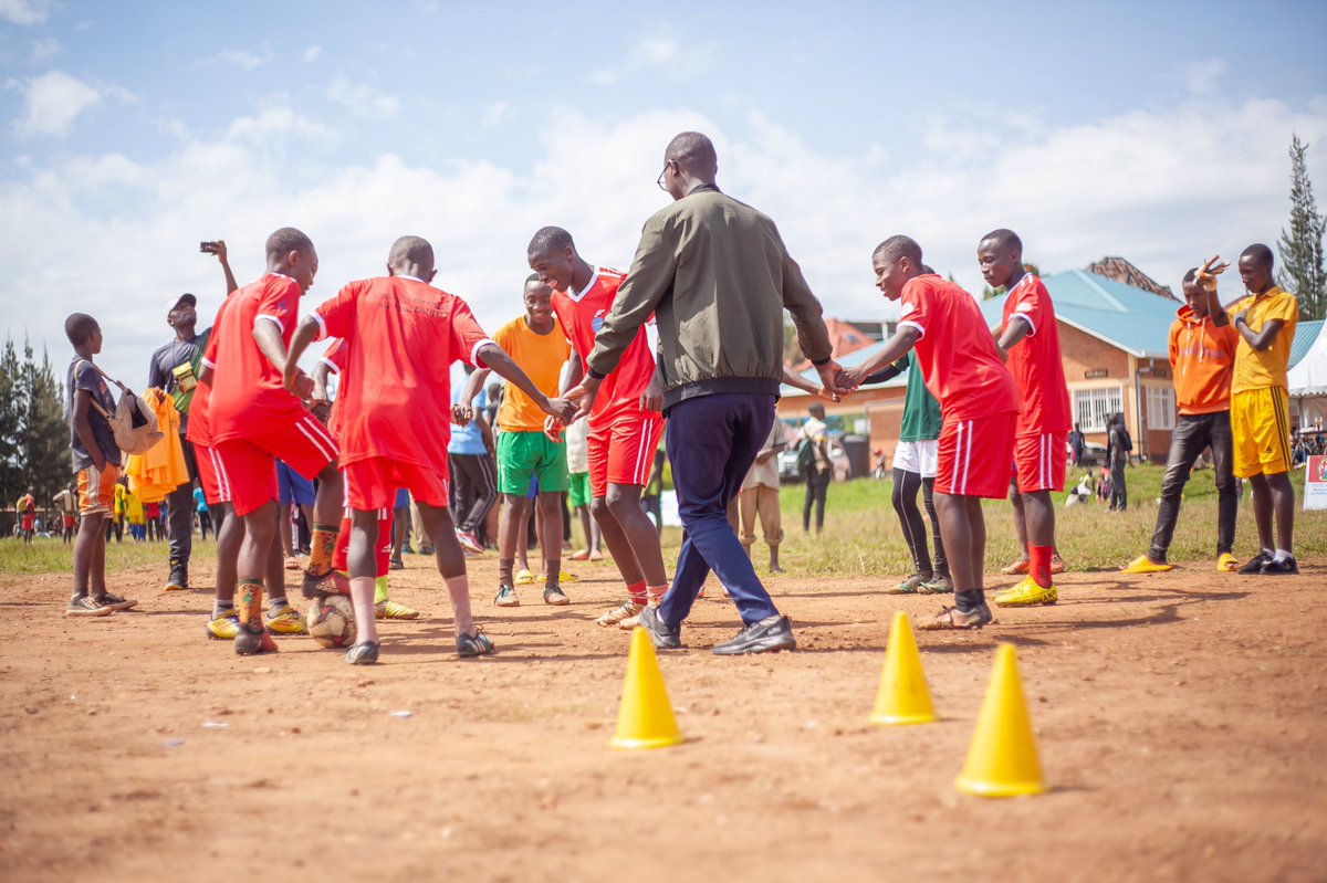 UmuriFoundation's tweet photo. As In: The Coordinator of @RusiziDistrict and the representative of @unicefrw blessed the kickoff of our Sports festivals in @RusiziDistrict where 128 young girls and boys making 16 Teams are competing among themselves. #KinaUnirinde #Sports4Protection https://t.co/UG4KHKXUd9