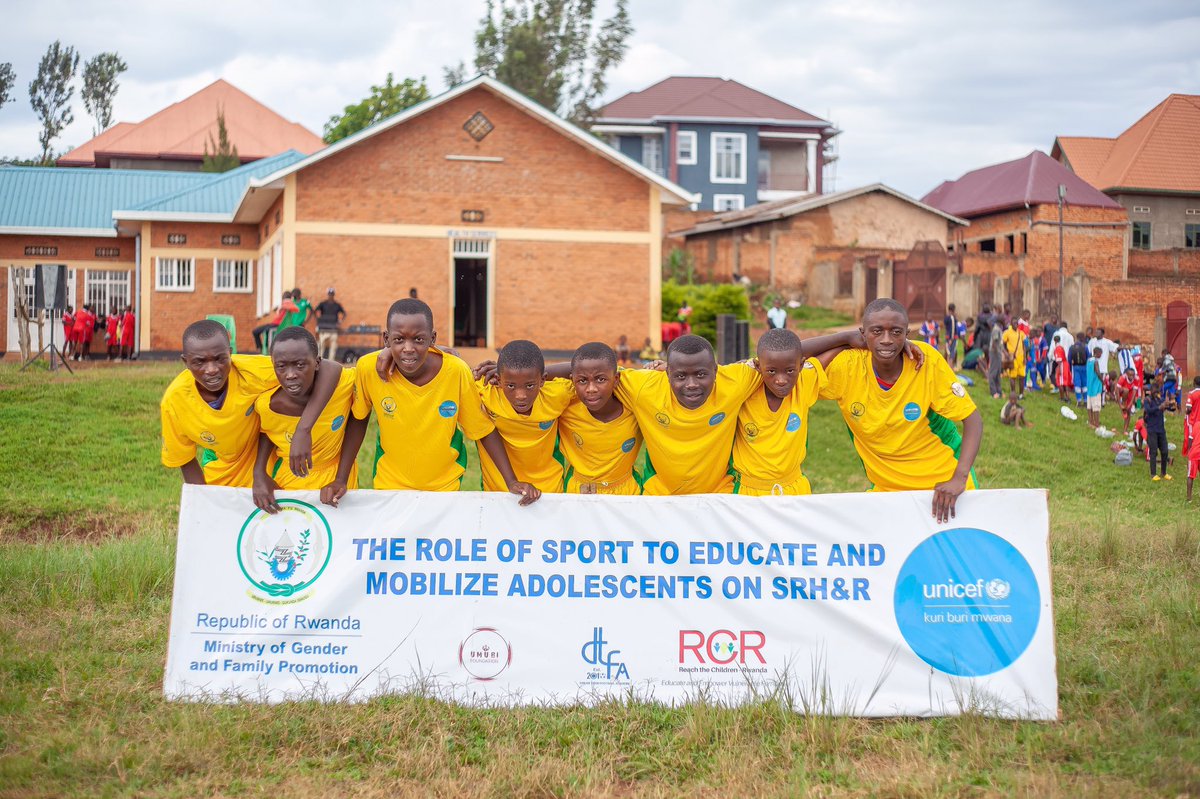UmuriFoundation's tweet photo. As In: The Coordinator of @RusiziDistrict and the representative of @unicefrw blessed the kickoff of our Sports festivals in @RusiziDistrict where 128 young girls and boys making 16 Teams are competing among themselves. #KinaUnirinde #Sports4Protection https://t.co/UG4KHKXUd9