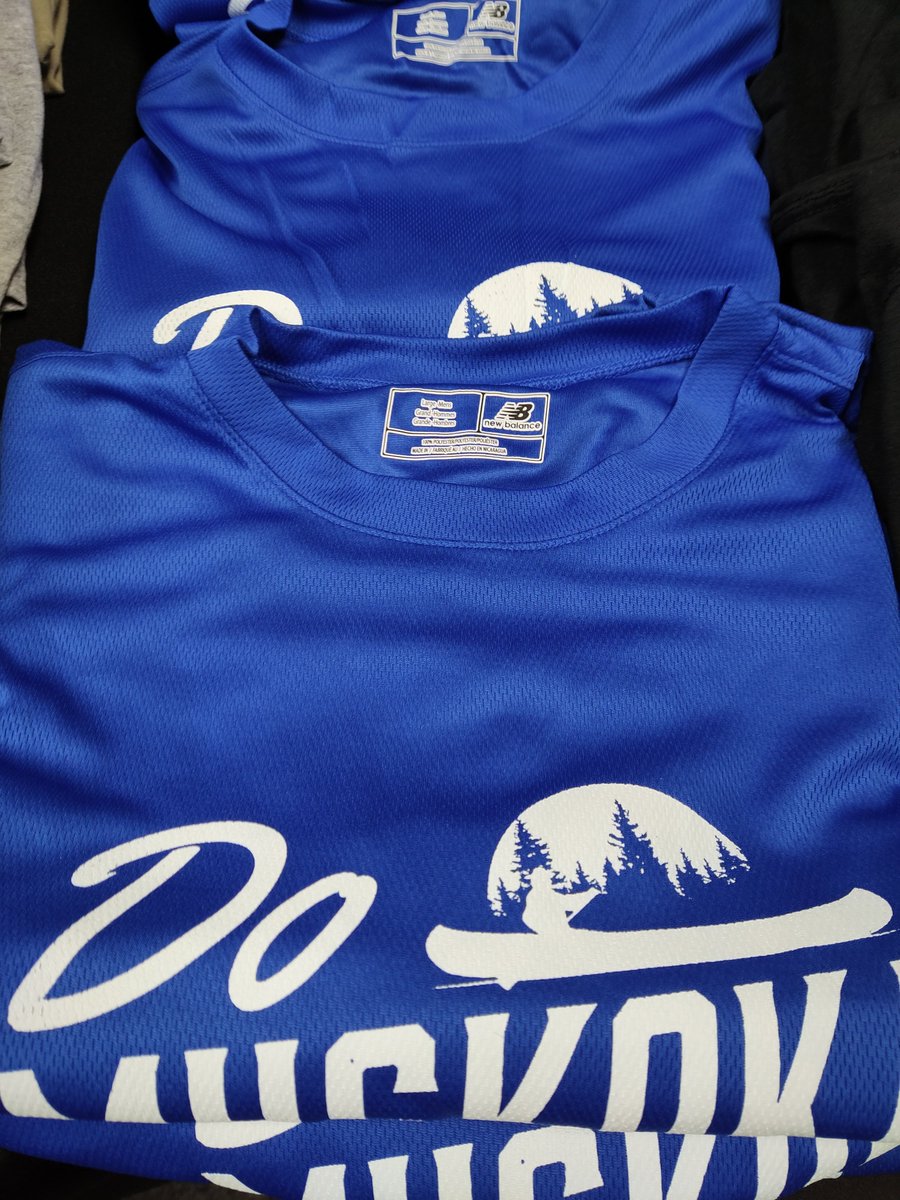 Muskoka411's tweet photo. If you are in Gravenhurst on Sat or Sun make an appointment to purchase Do Muskoka Clothing. Call 705-706-7411 e-mail info@muskoka411.com. Hats, Hoodies, Long Sleeves, T-Shirts. Prices $15-$30 crazy. FREE gift with every purchase. Lots of sizes, styles and colours. https://t.co/MFyLwOdPJq