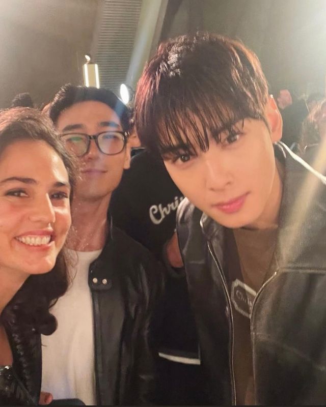 ChaEunwooINTL's tweet photo. 📸 Kerf IG Post
"Last night at Dior after party wit #CHAEUNWOO
Like, comment & share for Eunwoo
🖇️ https://t.co/rNKJyrWjnM
#CHAEUNWOOxDIORMENFALL
#Dior #DiorMenFall23 @Dior #DiorTears #DiorMenFall @DenimTears #차은우 #CHAEUNWOO https://t.co/CKeHR3OKzf