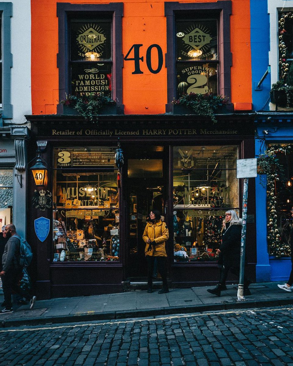 edinburgh's tweet photo. Home of all things fun &amp; magical - Museum Context on #Edinburgh’s Victoria St! ⚡️ ✨
📍 Victoria Street
📸 IG/mclarenkieran
#edinphoto #ForeverEdinburgh https://t.co/MXEB5KuvcT