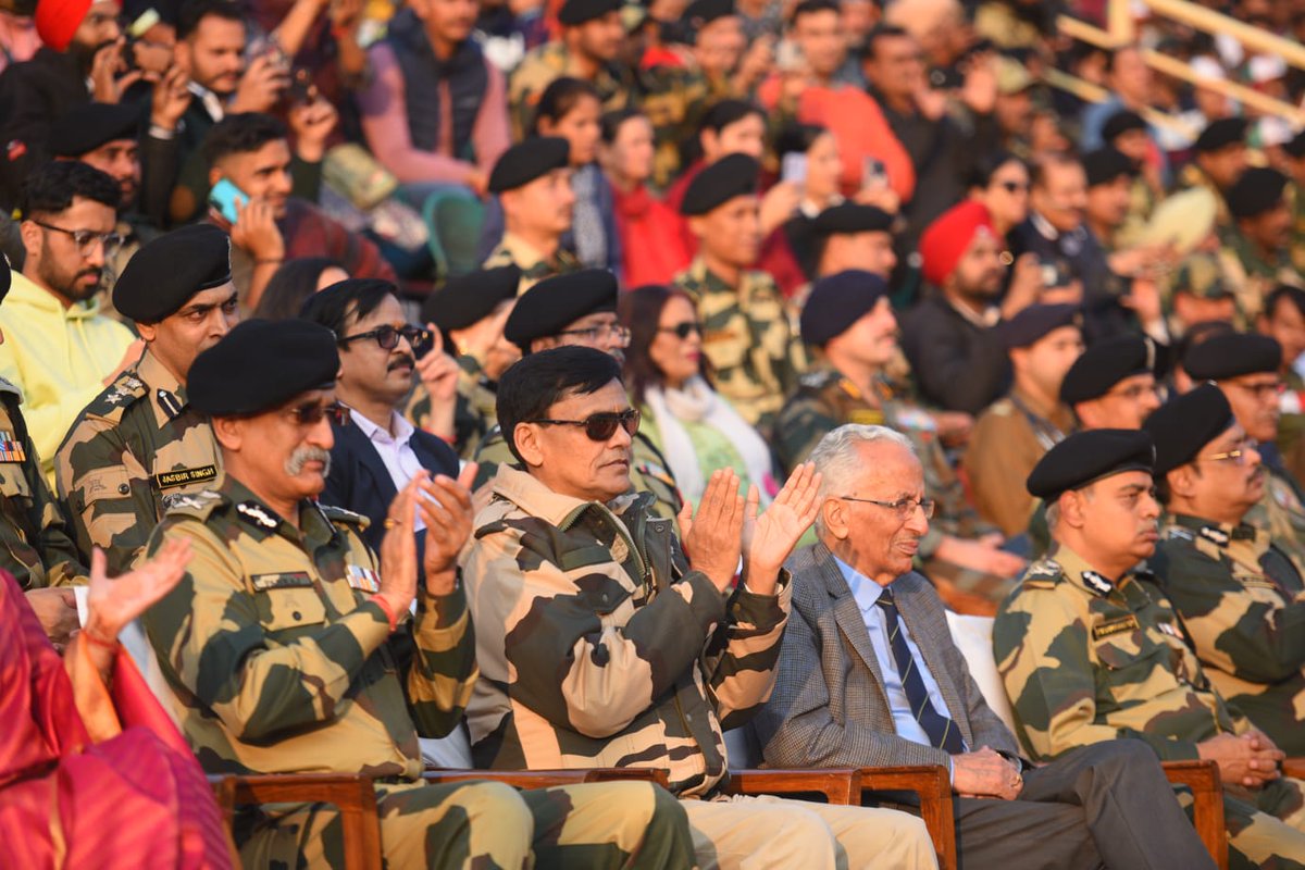BSF_India's tweet photo. 3 Dec 2022
Glimpses of JCP Attari Retreat Ceremony attended by Hon'ble MoS Sh @nityanandraibjp as Chief Guest. 

#BSF #BSFAt58 #BSFRaisingDay2022 https://t.co/Ezi34UGZER