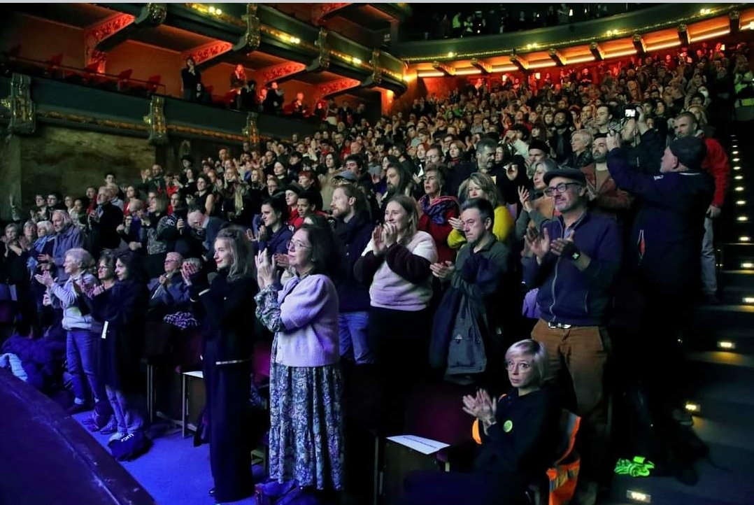 8meicoalitie's tweet photo. "Nie Pleuje voor racisme en haat in Gent"
Solidariteit, muziek en poëzie, 1 stem, 1 vuist tegen extreemrechts
https://t.co/WMytw0X9lK https://t.co/tv0Ct4RVWv