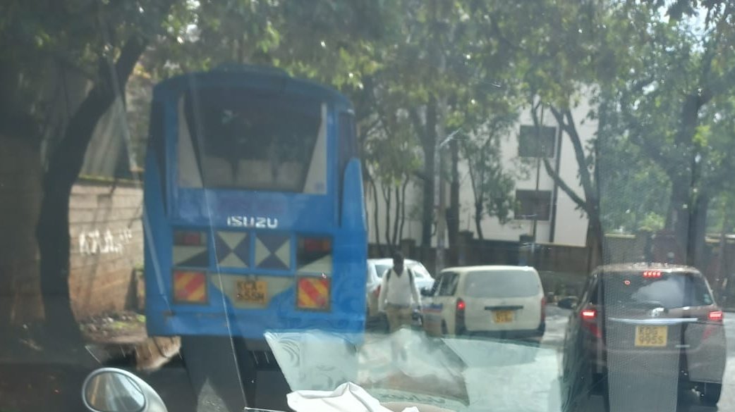 corruption_Ke's tweet photo. @RobertAlai this mess needs to be sorted out, this is rhapta road and ring road,pedestrian are forced to walk on the road. https://t.co/7ABvwDwdmp
