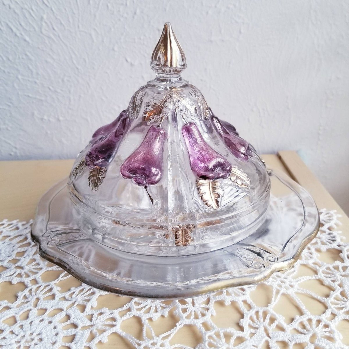 Vintage Glass Butter Dish With Dome Lid, #vintage #butterdish #butterdishes #breakfastware #tableware #glassware #vintageglassware #clearglass #glassbutterdish 
#christmasgift #christmasgifts #christmas etsy.me/3XWnPer