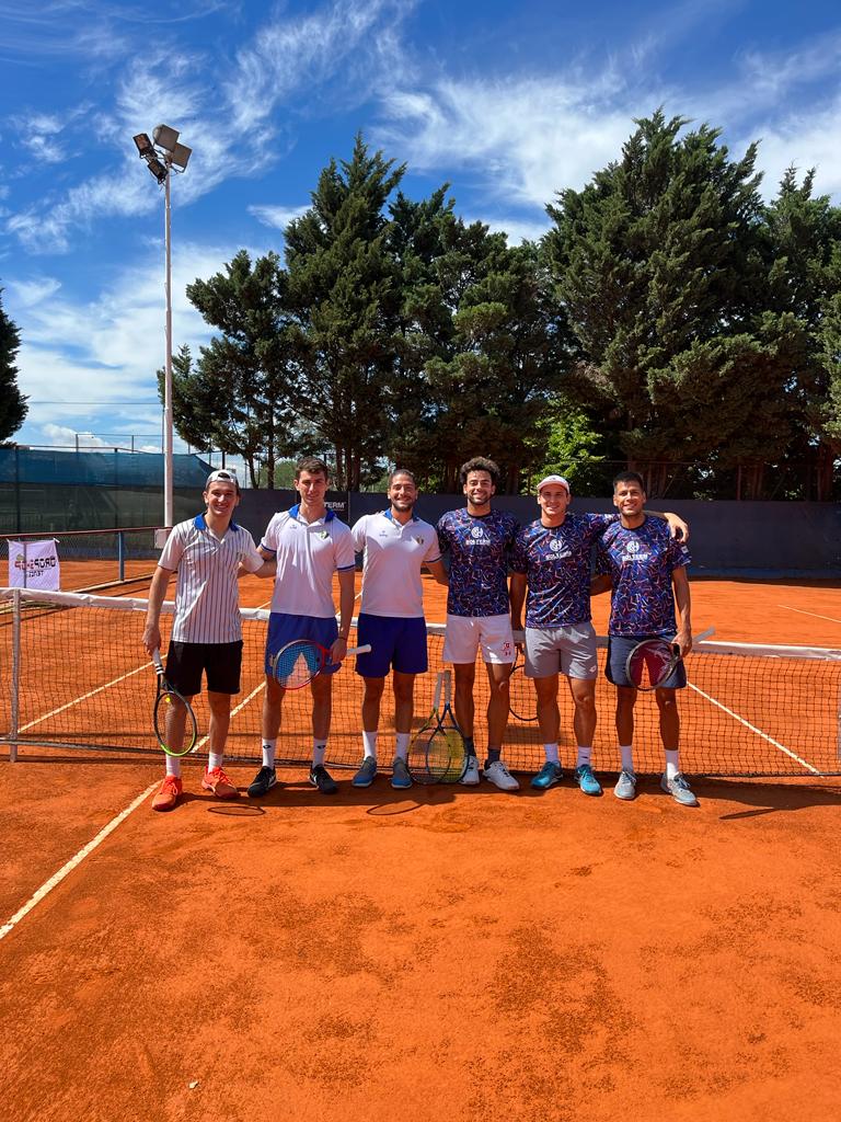 TenisCASLA's tweet photo. 🔛 ¡A jugar!

En Ciudad Deportiva, la Primera de #SanLorenzo enfrenta a F. Gral. San Martín.

🏆 Finales Interclubes @AATenis

#VamosCiclón 🔵💪🏻🔴 https://t.co/Ol2PTxSIce