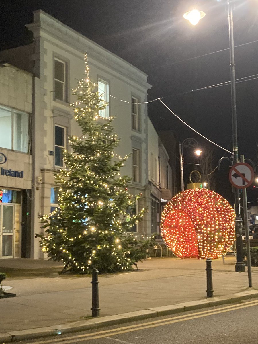 ⁦<a href="/Iloveblackrock/">I Love Blackrock</a>⁩ ⁦<a href="/dlrcc/">Dún Laoghaire-Rathdown County Council</a>⁩ Blackrock looking lovely for Christmas🎄