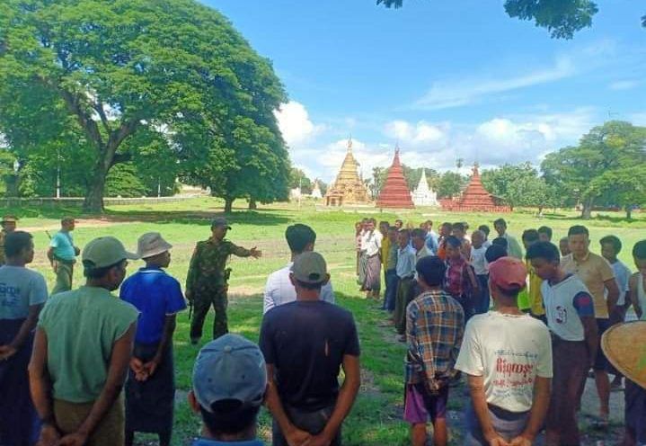 zawmoethant71's tweet photo. The #PyusawHti group, led by #WarSaWa, who religious extremist monk, is pressurizing residents & forcing residents to provide food for them in north #Seina village, which is bordering of #Kantbalu & #TanSe Tsp, Sagaing.
https://t.co/ZbQZjsRGi4
#WarCrimesOfJunta
#2022Dec3Coup https://t.co/kRzyGhFxEs