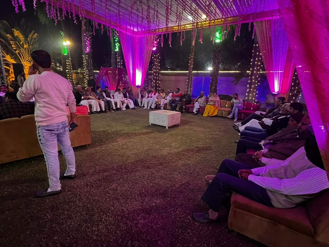 जनपद मुज्ज़फ़रनगर में शादी समारोह में उपस्थित व समाज के प्रबुद्धजन से मुलाक़ात करते हुए मा. श्रीकान्त त्यागी जी ।

- टीम मा.श्रीकान्त त्यागी जी (9557644320)

#tyagisamaj
#ShrikantTyagiBeloved
#ShrikantBhaiyaYouthBrigade
#TeamShrikantTyagi
#shrikanttyagi
#kathauli #boycottbjp