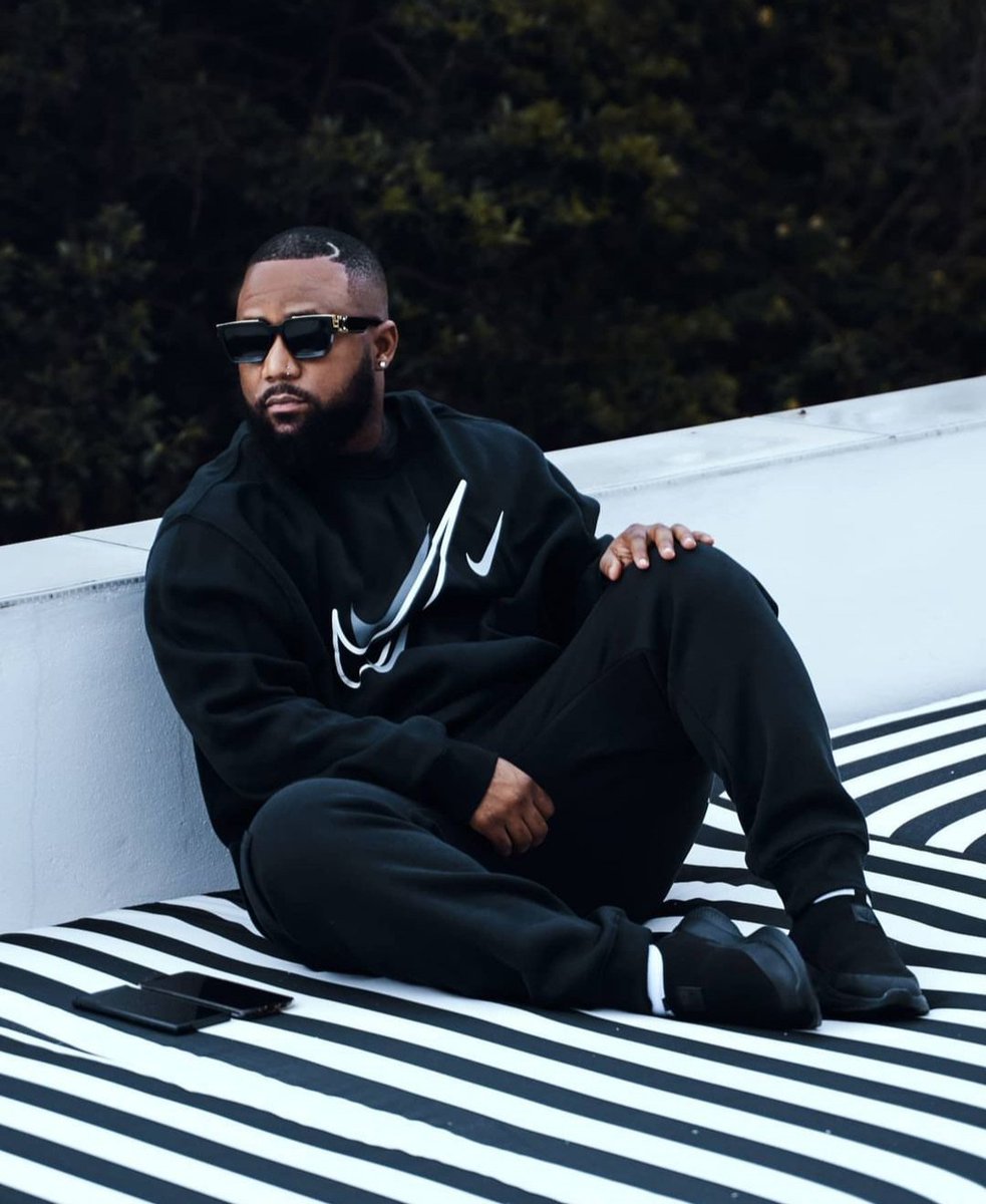 vanr00yen's tweet photo. Cassper ke Lenyora 🖤
#FillUpMmabathoStadium

🅺🅷🅰🅻🅰 🆈🅰 🅼🅰🅽🆈🅾🆁🅰 🔥  
#BlackNation 🖤
#Izinja 🔝
#DuvhaNaDuvha ❸➅❺ https://t.co/BwyRNaJLIy
