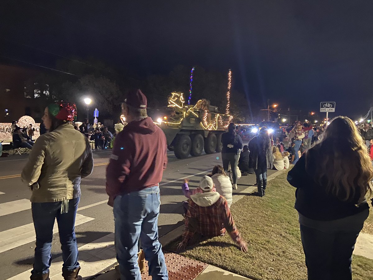 FINCH_M's tweet photo. Little bit late and pictures are not great but @1stCavalryDiv honor guard, Horse Cav and @3dUSCAV looked great (and festive) at the Salado Christmas Parade! I had to explain to Austin that they are not “tanks” 😂. https://t.co/JEi4D59IYF