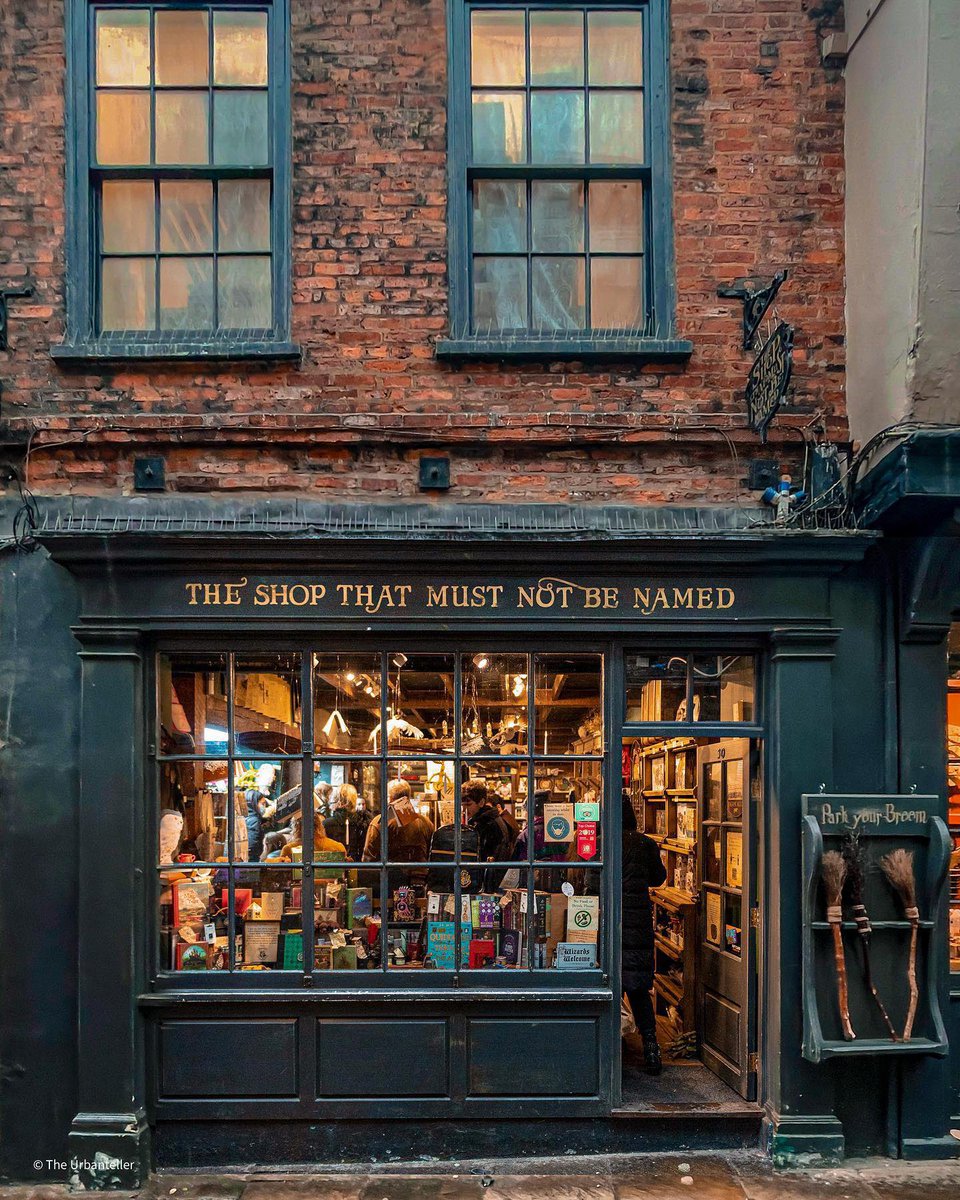 Futura_Noir's tweet photo. The shop that must not be named ~ 𝘛𝘩𝘦 𝘜𝘳𝘣𝘢𝘯𝘵𝘦𝘭𝘭𝘦𝘳 https://t.co/HiFb7vtCeC