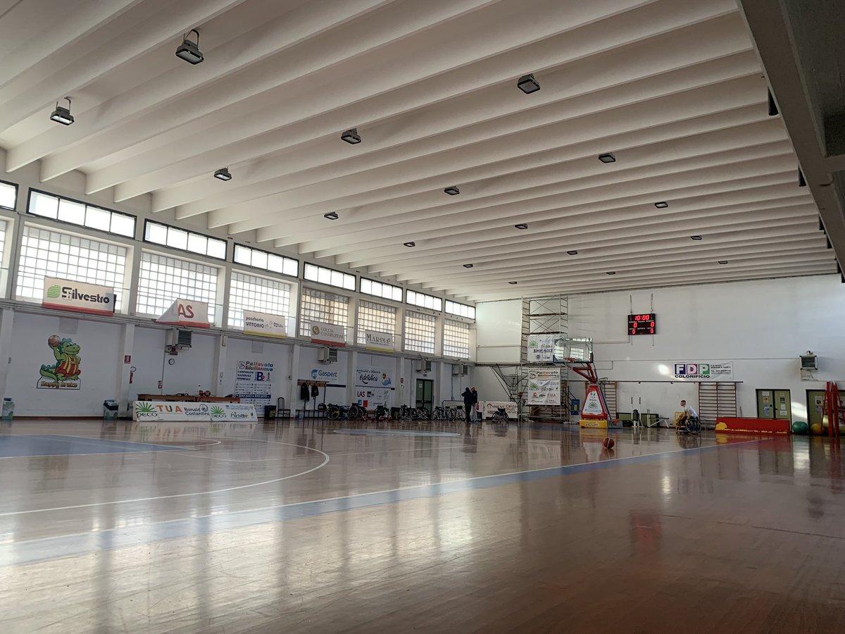 GertjanvdLinden's tweet photo. Mooi om hier na jaren weer terug te zijn. Vrienden voor het leven en wat een plezier heb ik hier gehad 🏀🍀 #amicacci #Giulianova https://t.co/lNtSdoa2gM