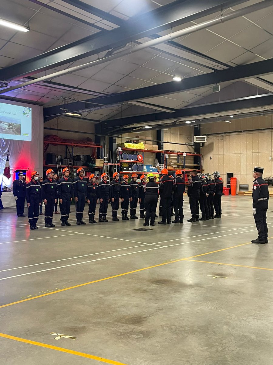 Prefet23's tweet photo. Cérémonie de la #SainteBarbe, protectrice des #sapeurspompiers, à Guéret à laquelle a participé Benoît Bayard, Sous préfet. 
Merci aux pompiers du #SDIS23 pour leur dévouement au service des Creusoises et des Creusois.
Plus que jamais les pompiers font la fierté de la #Creuse https://t.co/AsTJRsmfVC