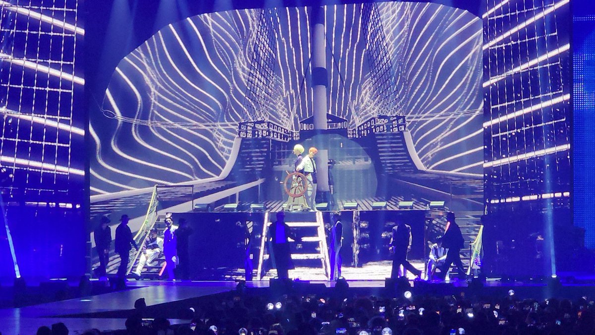 Xshanmariex1's tweet photo. Cant wait to get home and sort through my clips. Best night of my life! I hope us Ehtinys left a lasting impression on our boys closing up their NA tour. #ATEEZinHamilton #ATEEZinCANADA #EHTEEZPRESENT #EHtinyPresent https://t.co/EjpfiqCRc4
