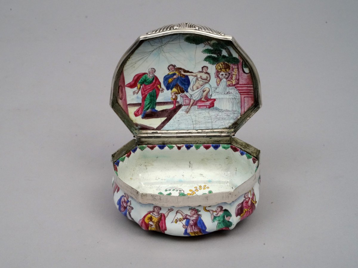 HelgaMatzke's tweet image. Presented here is our newly acquired south German enamel snuff box with scenes from the Old Testament; Bathsheba bathing; Susanna bathing;Judith and Holofernes. The Box is a highly interesting and unique piece from the 18th century. #silver #snuffbox #silversnuffbox #fineart #art