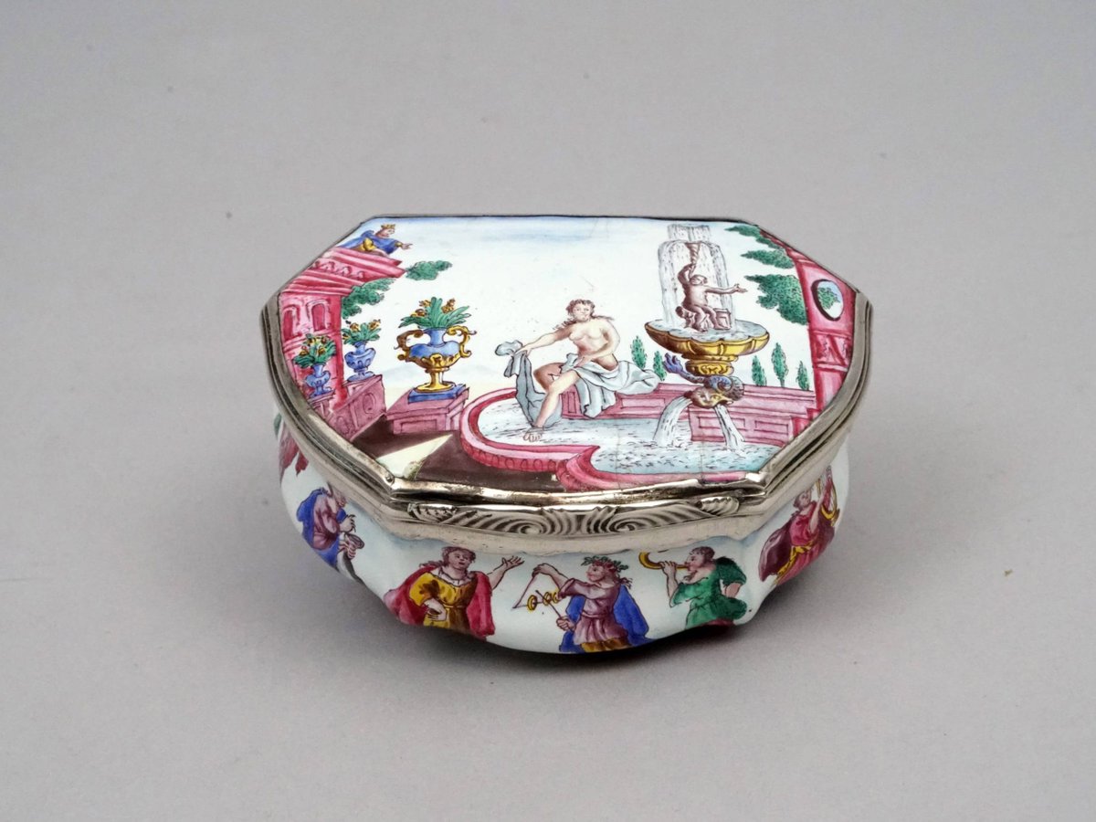 HelgaMatzke's tweet image. Presented here is our newly acquired south German enamel snuff box with scenes from the Old Testament; Bathsheba bathing; Susanna bathing;Judith and Holofernes. The Box is a highly interesting and unique piece from the 18th century. #silver #snuffbox #silversnuffbox #fineart #art