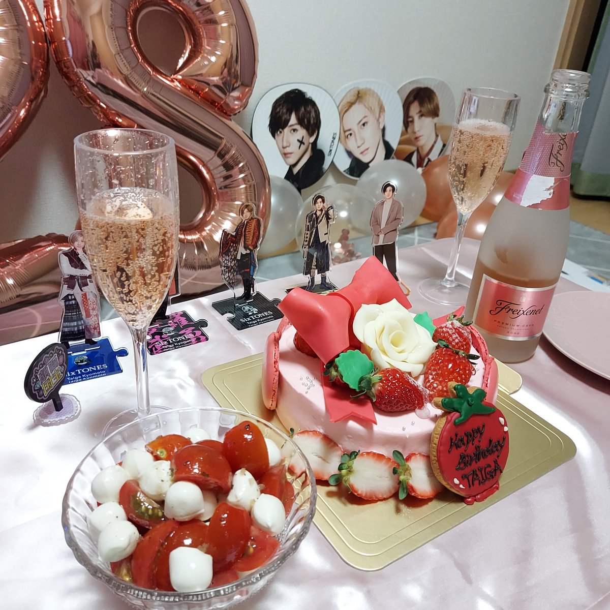 st_laugh_u's tweet photo. 改めてお誕生日おめでとう🎂💗🦇
大我くんにいっぱいいっぱい幸せが訪れますように！！！！！！
#京本大我誕生祭2022
#HappyBirthdayTaiga https://t.co/nFa8M3chej