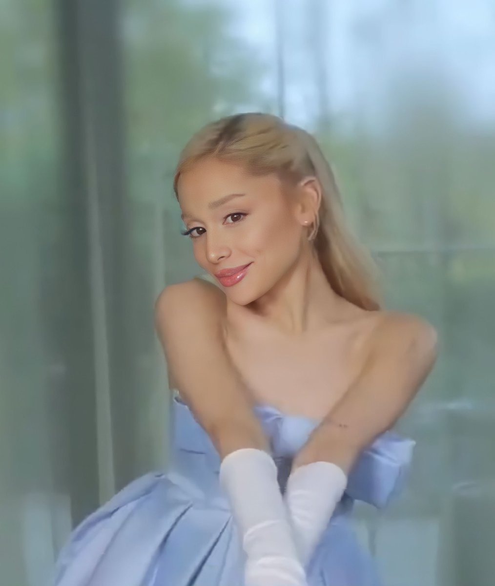 AGrande_ARG's tweet photo. ARIANA GRANDE https://t.co/qqRfs2We0h